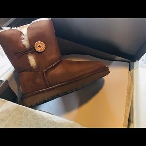 New in box Bailey 2 Ugg boots